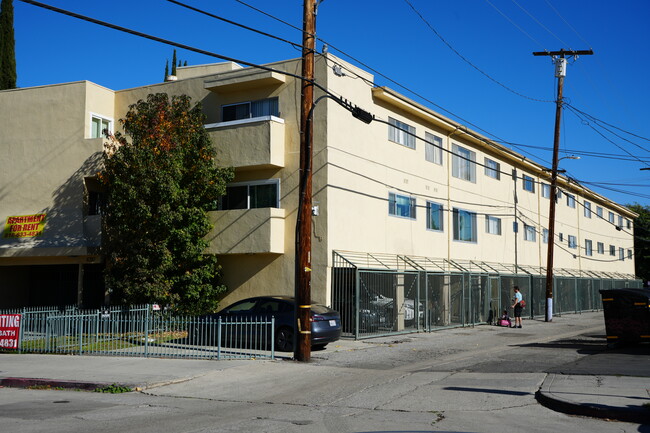 4310 - Exterior 1 - 4310 Ventura Canyon