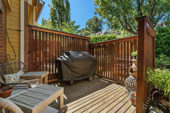 Photo - 2+ Bed 2.5 Bath East Madison Townhouse