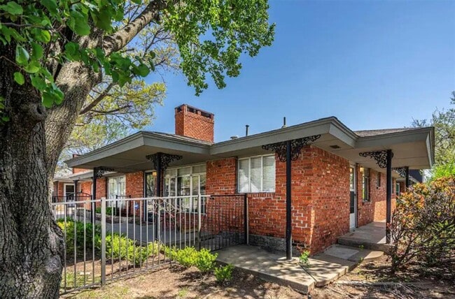 Building Photo - Duplex in Heart of OKC