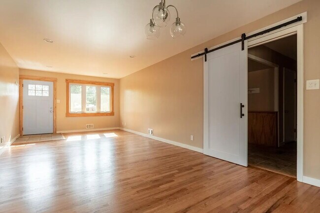 Photo - AVAILABLE JULY! "Spacious 5-Bed Sanctuary with 2.5 Baths in Boulder"