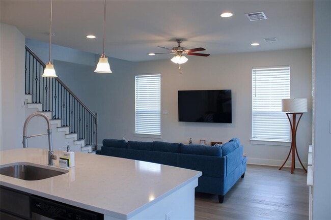 Photo - 1007 Harwell Loop