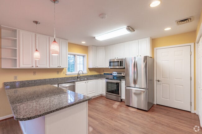 2BR, 2BA - 1,400SF - Kitchen - Vinecroft Apartments