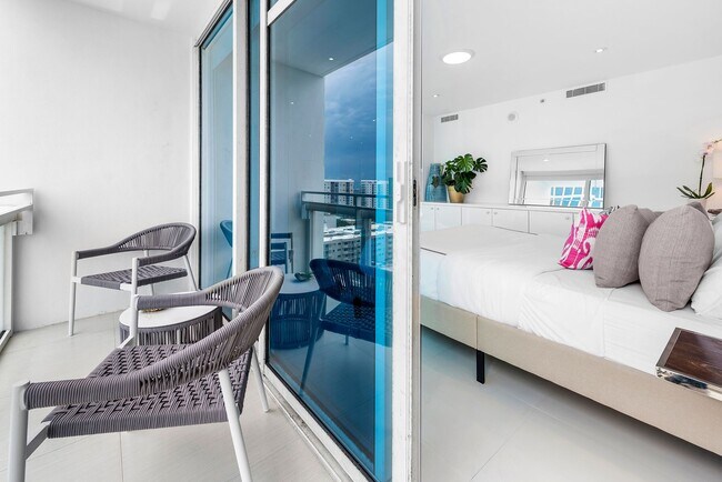 6801 Collins Ave Unidad 1206