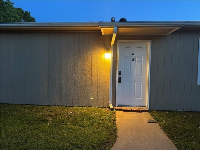 Photo - 312 S Halsey St Townhome