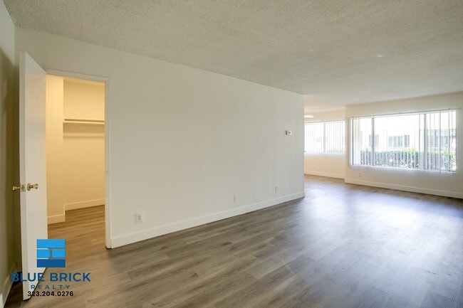 Building Photo - 17834 Burbank Blvd Unit 228