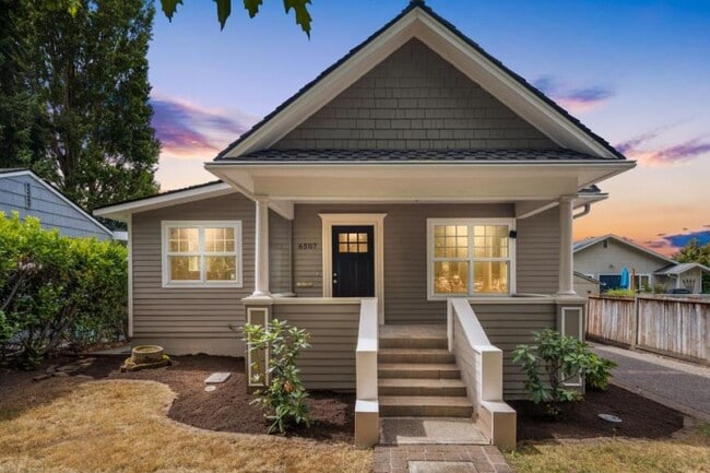 Building Photo - 3 bedroom in Seattle WA 98136 Rental
