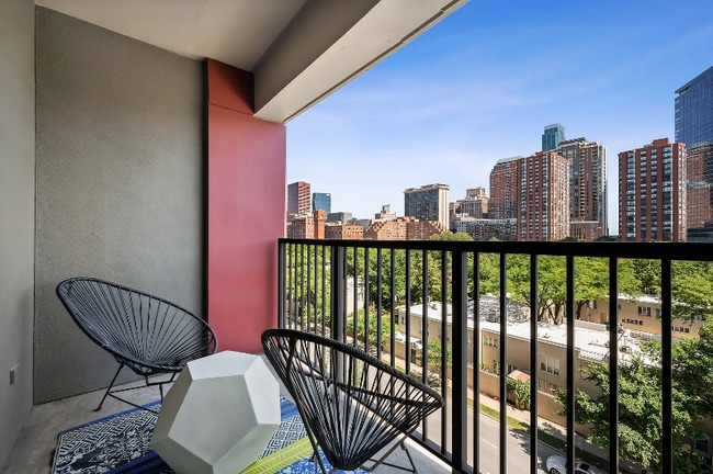 Photo - 960 S Clark St