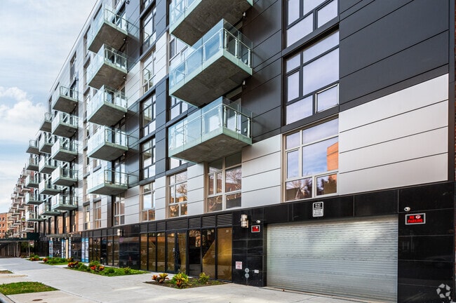 Photo - 65-18 Austin St