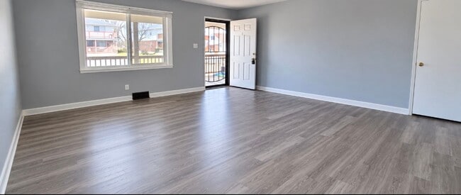 210 N Cherrywood Ave Unit 1