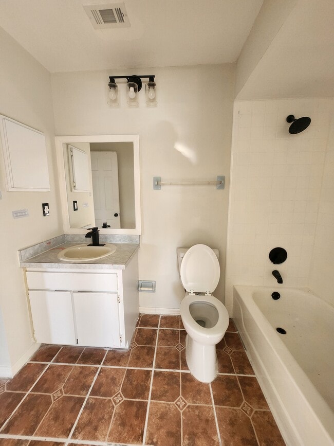 Photo - 406 Cocoa Ct