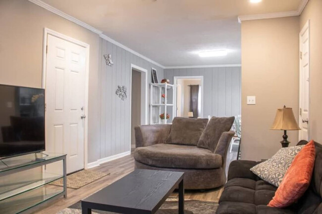 Building Photo - 3938 Edgewood Cir Rental