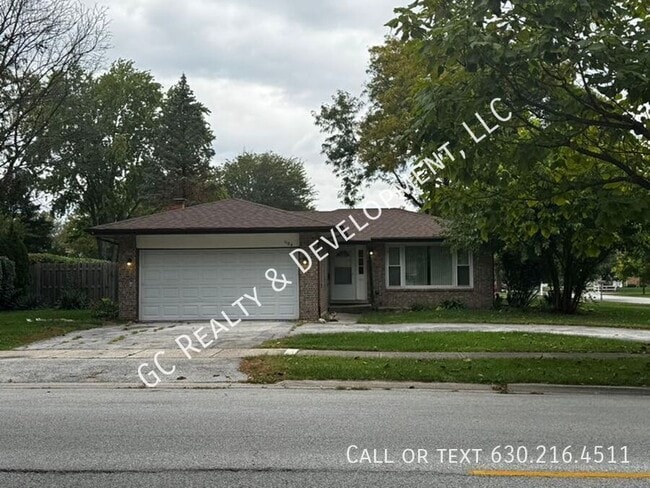 Building Photo - 1104 W 187th St