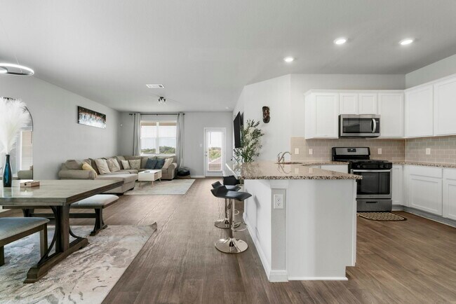 Building Photo - 212 Apache Plum Dr