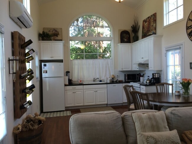 Photo - Beautiful Cottage Studio In Old Palo Alto
