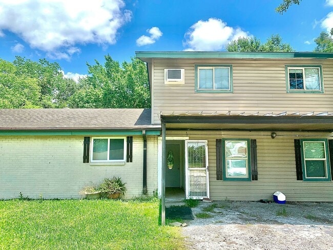 Building Photo - 110 Farm Dr Unit 110 Farm Dr. B - RTR 04/20