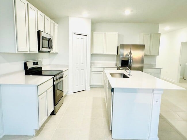 Photo - Home For Rent in Haines City with 4 Bedrooms and 2 Baths