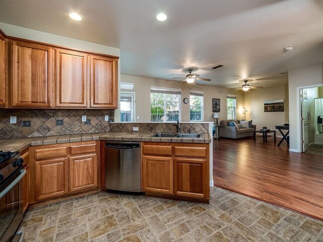 Photo - Beautiful Enclave updated unit!