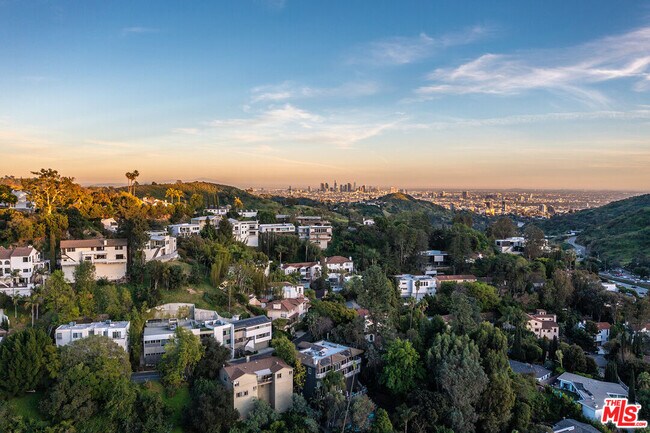 Photo - 3323 N Knoll Dr