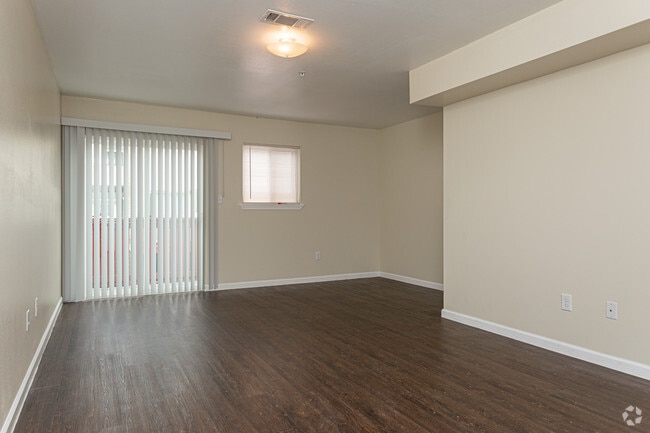 2 BR, 1 BA - 965 SF