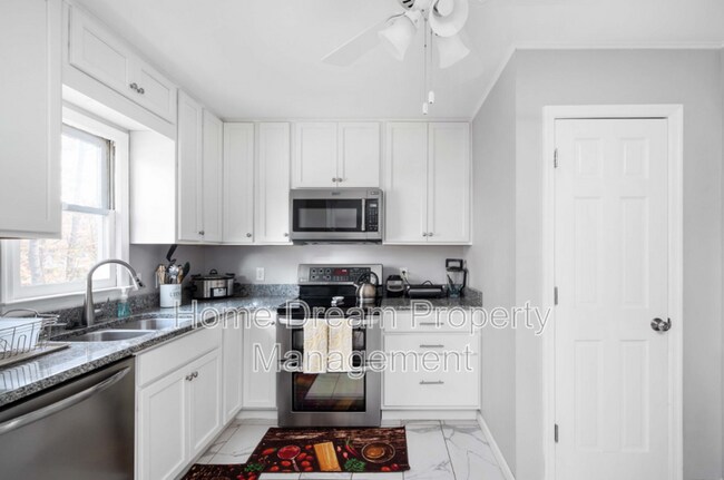 Photo - 11 Endicott Ln