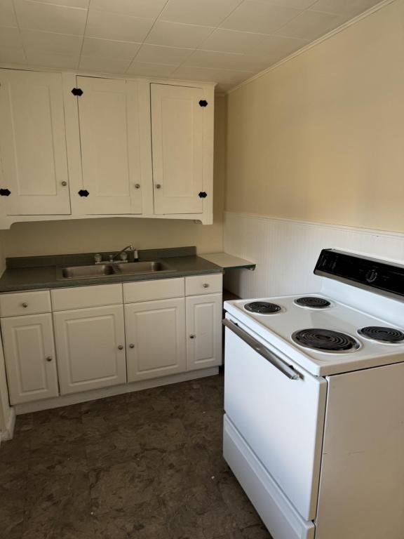 Building Photo - 1 W Broad St Rental