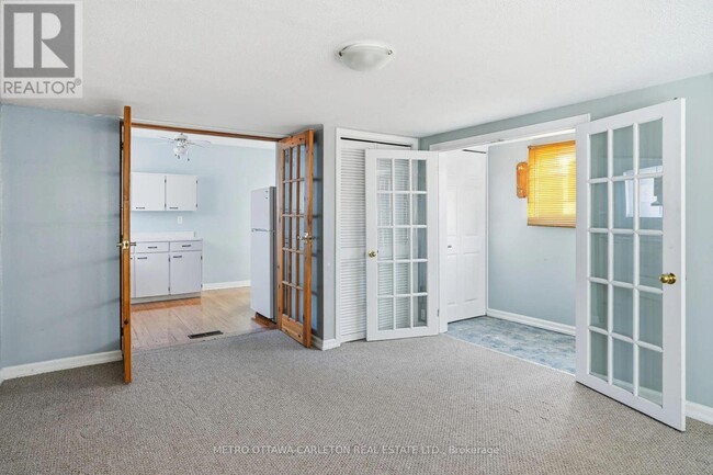 Photo - 704 Claude St