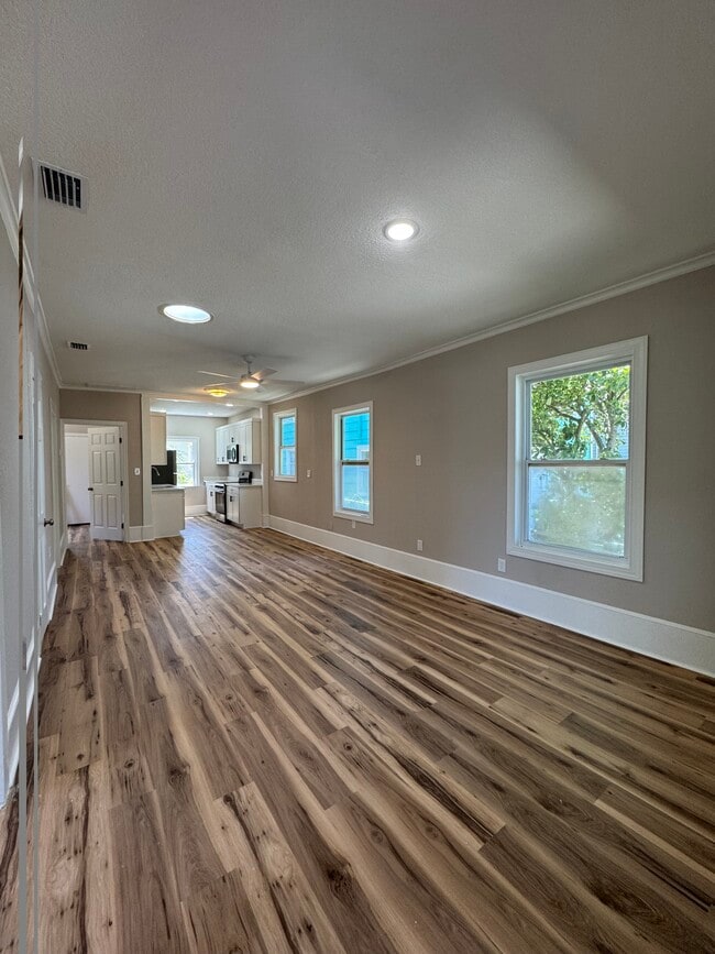 Photo - 708 Davis St