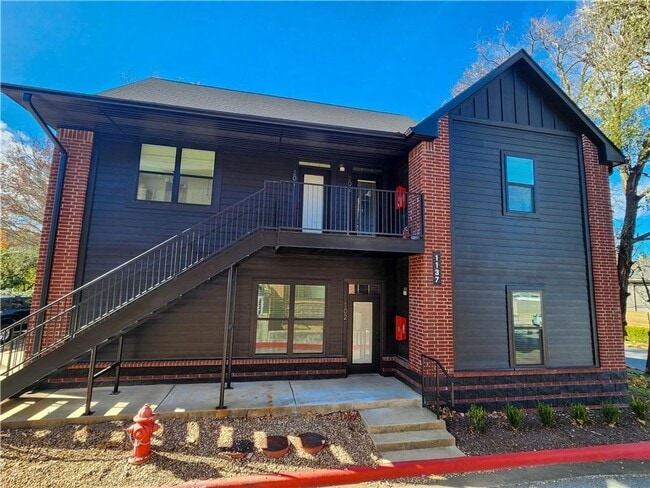 Building Photo - 1137 N Leverett Ave Unit #201