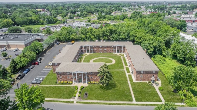 Bucks Crossings - Bucks Crossings Apartments