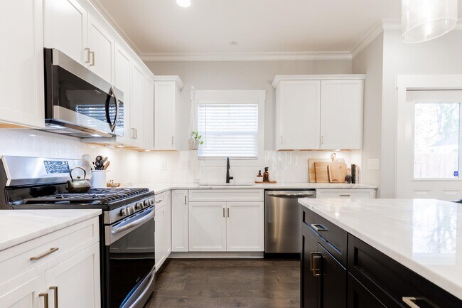 Photo - 206 Jenkins St