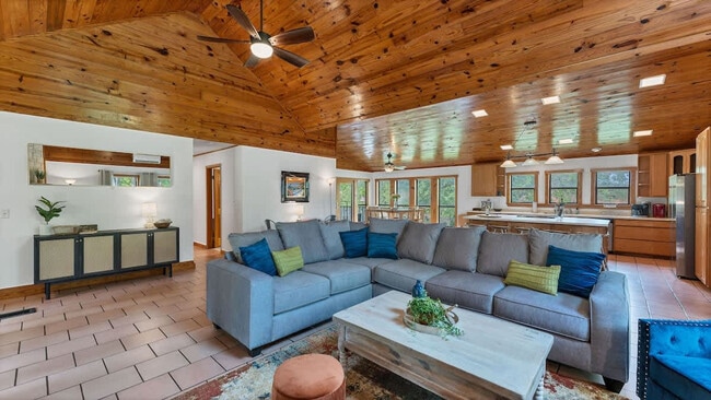 Photo - 302 Shangrila Ln Unidad ID1351226P