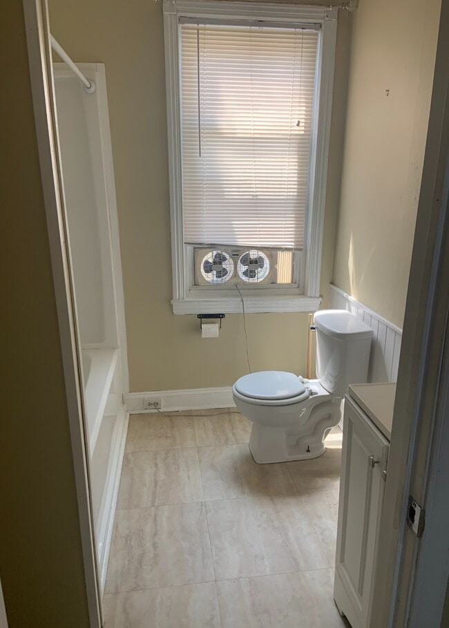 Photo - 1422 Emerick St