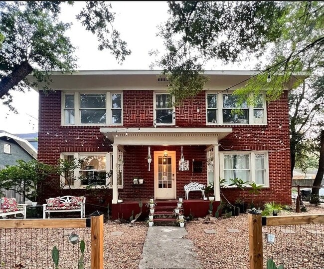 Building Photo - 1302 W Bell St Unit 2