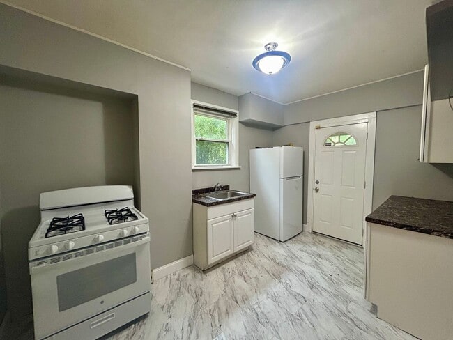Photo - 1311 Oakhill St