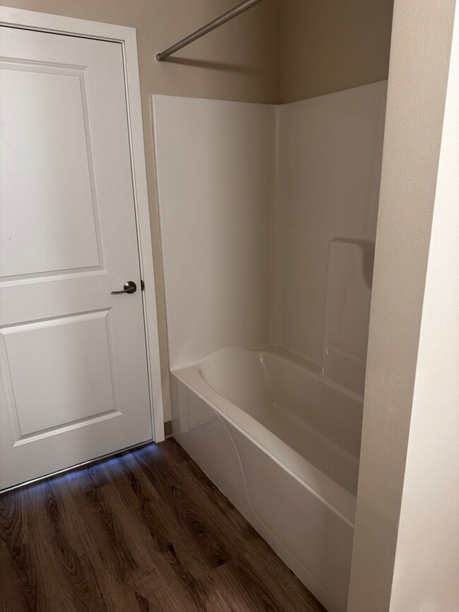 1 Bedroom/2 Bedroom - Main Bathroom