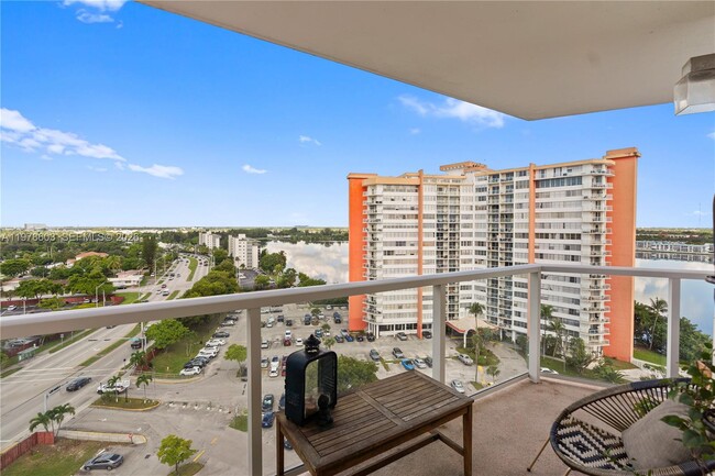 Building Photo - 1351 NE Miami Gardens Dr Unit 1226E