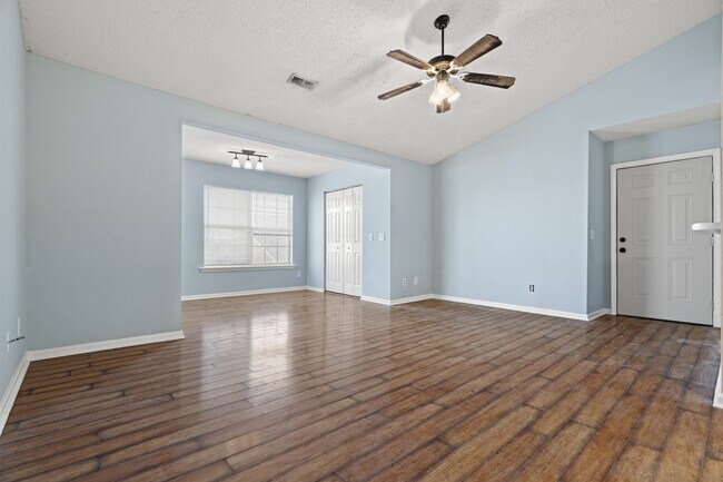 Photo - 527 3rd Loop Rd