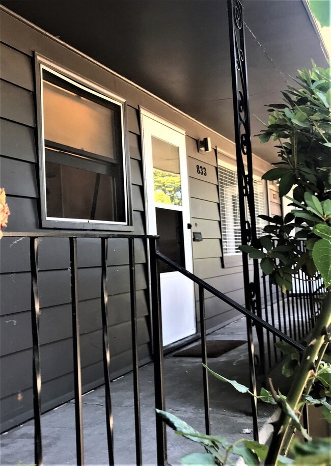 se80th3 - se80th3 Apartment Unit 833