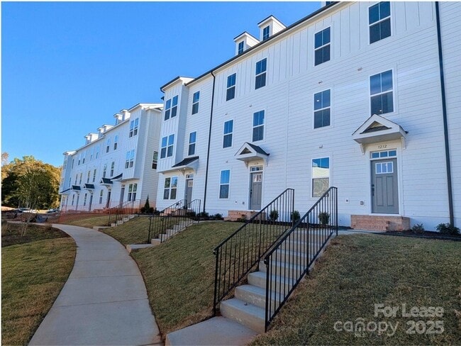 Building Photo - 3228 Drift St