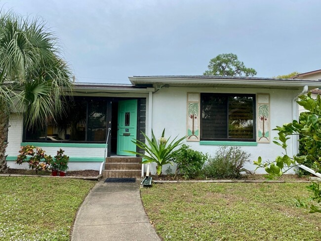 Photo - 251 Mateo Way NE