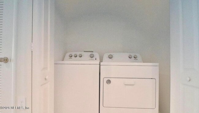 Photo - 211 Sage Br St