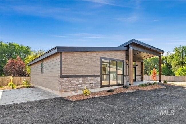 Photo - 384 London St