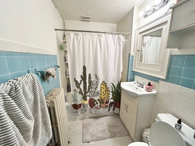 Photo - 2004-2006 University Avenue Unidad 2004 University Avenue