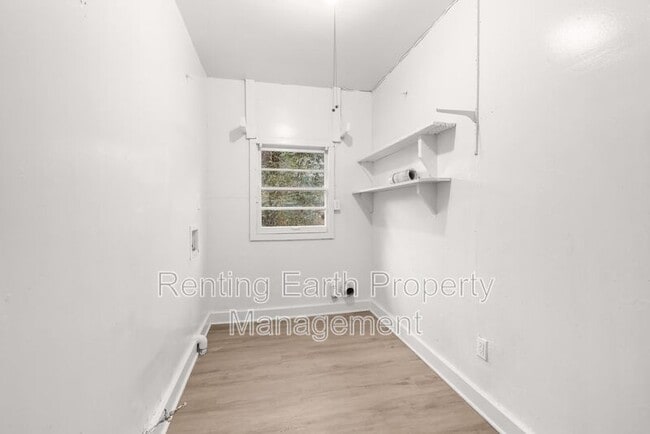 Photo - 221 Lawson Rd