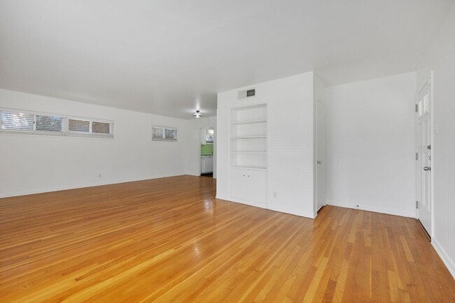 Photo - Oakhurst Duplex Unit 103 Oakhurst