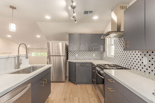 Building Photo - 125 N 11th Ave Unit B