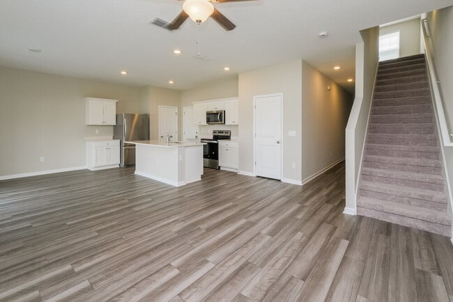 Photo - 835 Kings Pine Ct