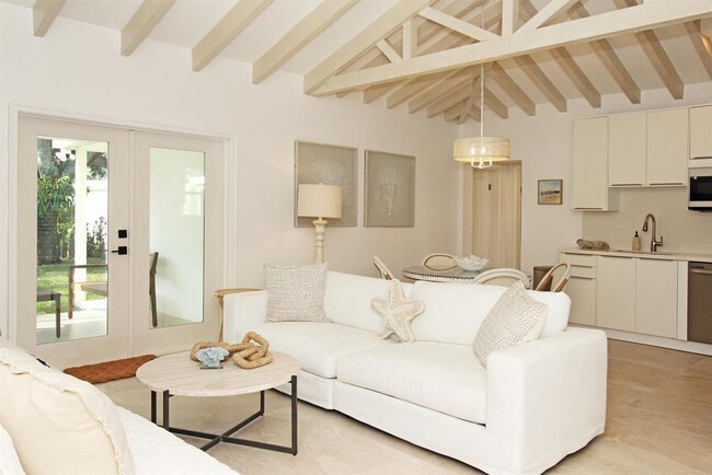 Building Photo - 221 Princeton Dr