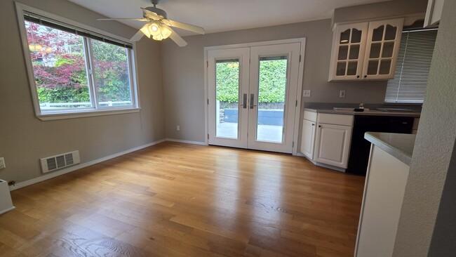 Photo - 4402 Thomson Ave