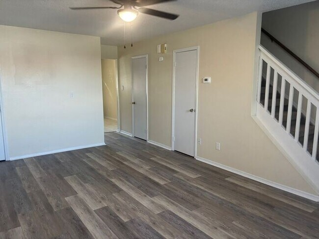 Photo - 2823 Breezewood Ave